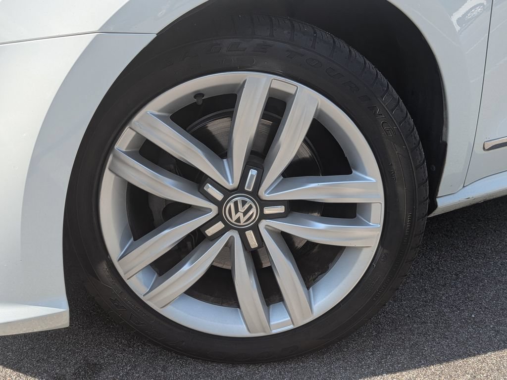 Used 2017 Volkswagen Passat 1.8T SE FWD image 4