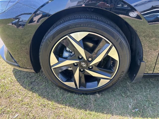 Used 2023 Hyundai Elantra SEL w/ Convenience Package FWD image 8