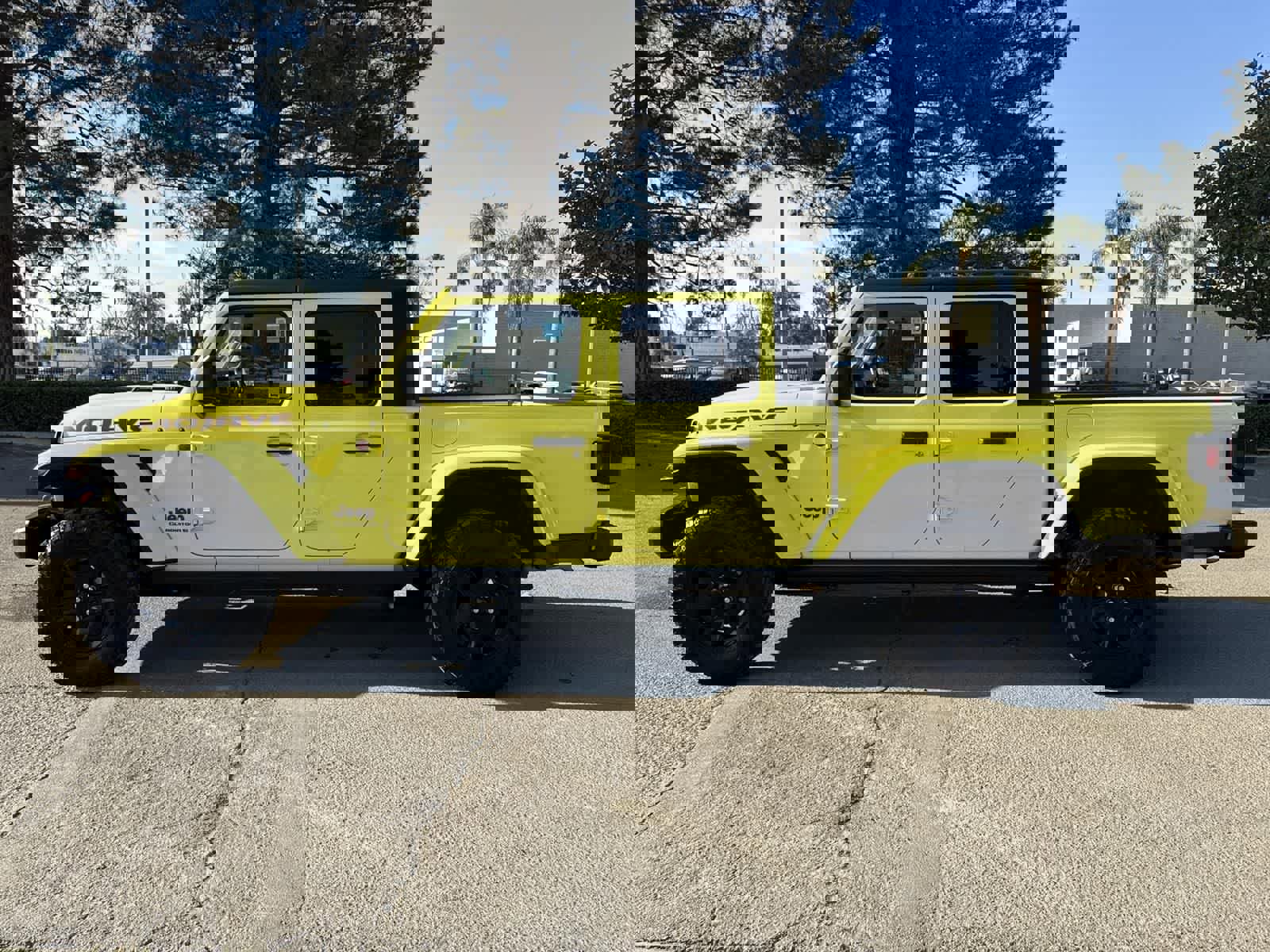 Used 2023 Jeep Gladiator Mojave w/ Cold Weather Group image 5