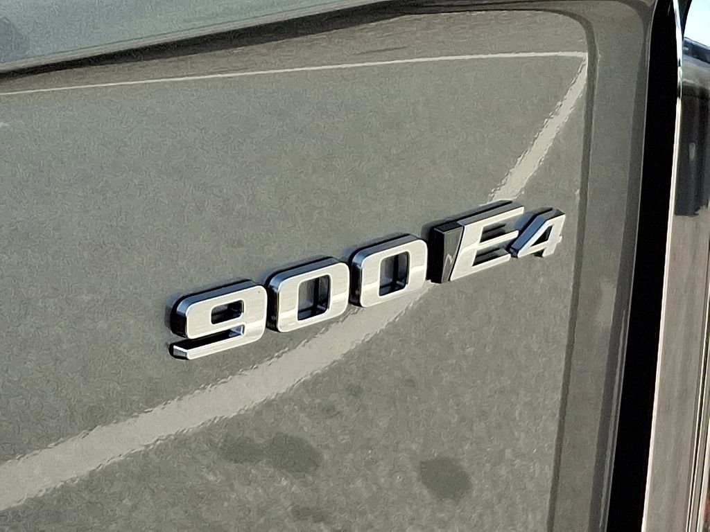 New 2026 Cadillac Vistiq Luxury w/ LPO, Floor Liner Package image 12