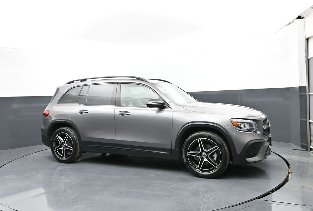 Used 2021 Mercedes-Benz GLB 250 4MATIC image 7