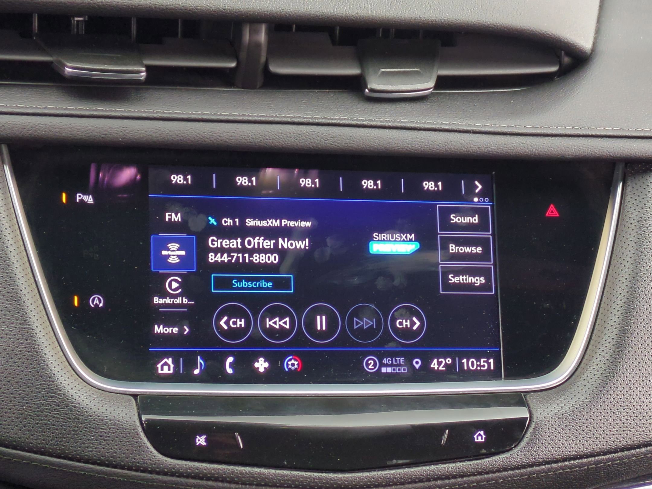 Certified 2022 Cadillac XT5 Premium Luxury image 12