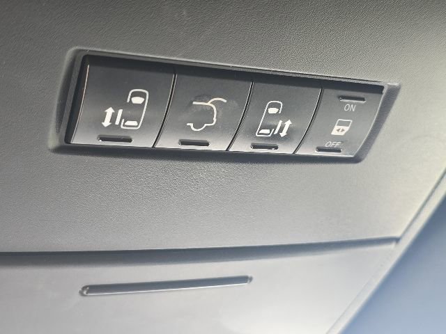 Used 2018 Dodge Grand Caravan SXT FWD image 10