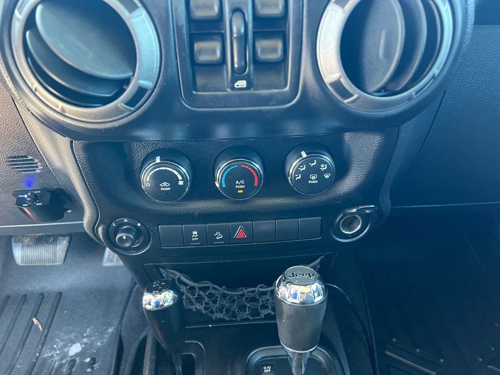 Used 2011 Jeep Wrangler Unlimited Sport AWD/4WD image 28