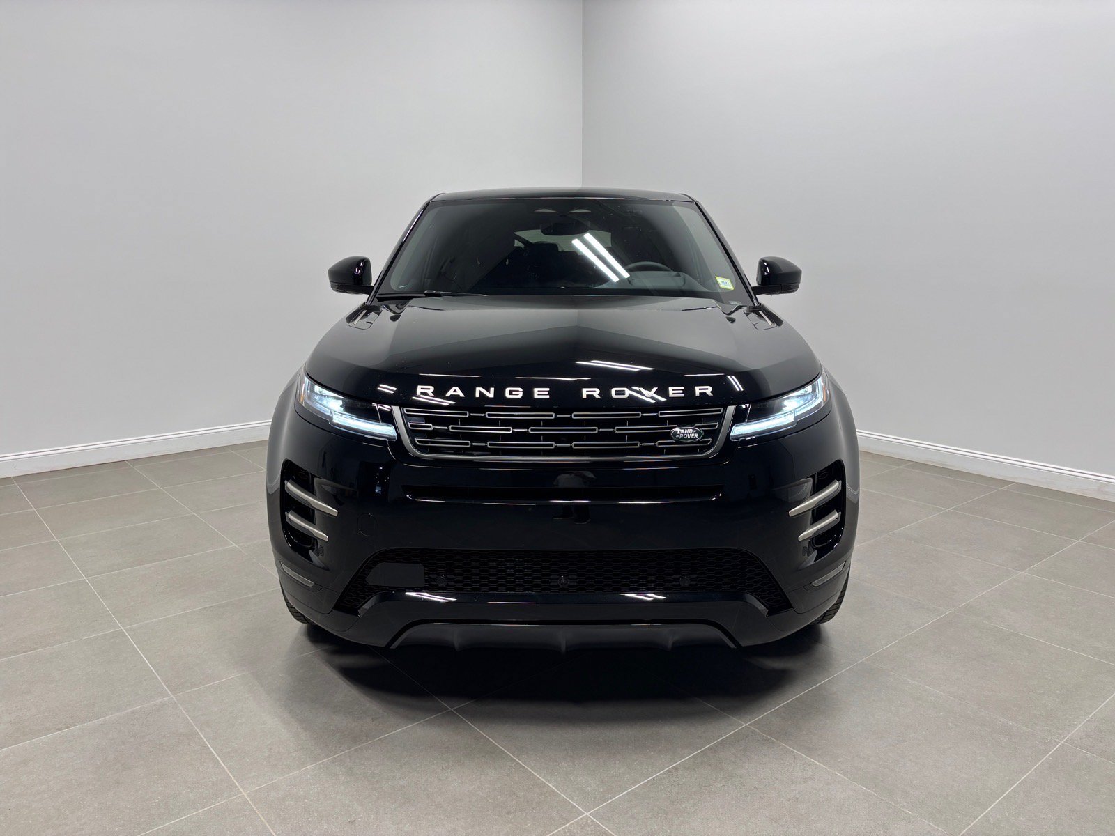 New 2026 Land Rover Range Rover Evoque Hoxton AWD/4WD image 3