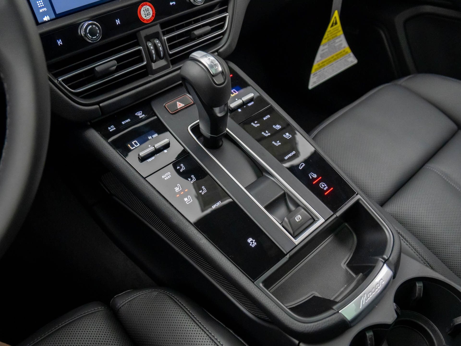 Certified 2026 Porsche Macan AWD/4WD image 13