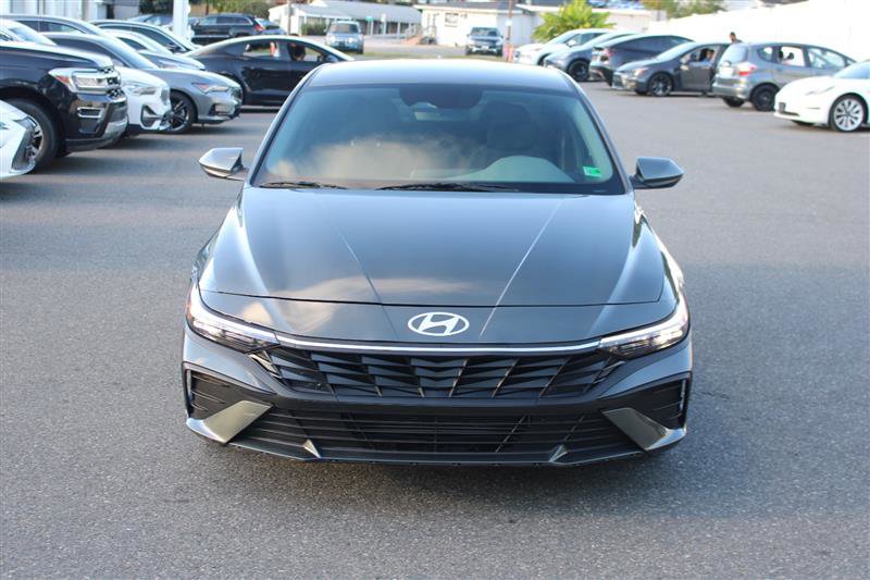 Used 2024 Hyundai Elantra SEL image 3