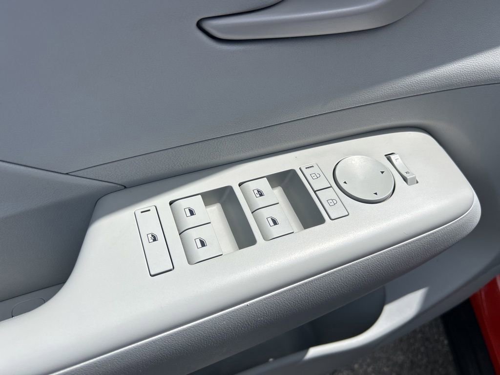 Used 2024 Hyundai Kona SEL image 31