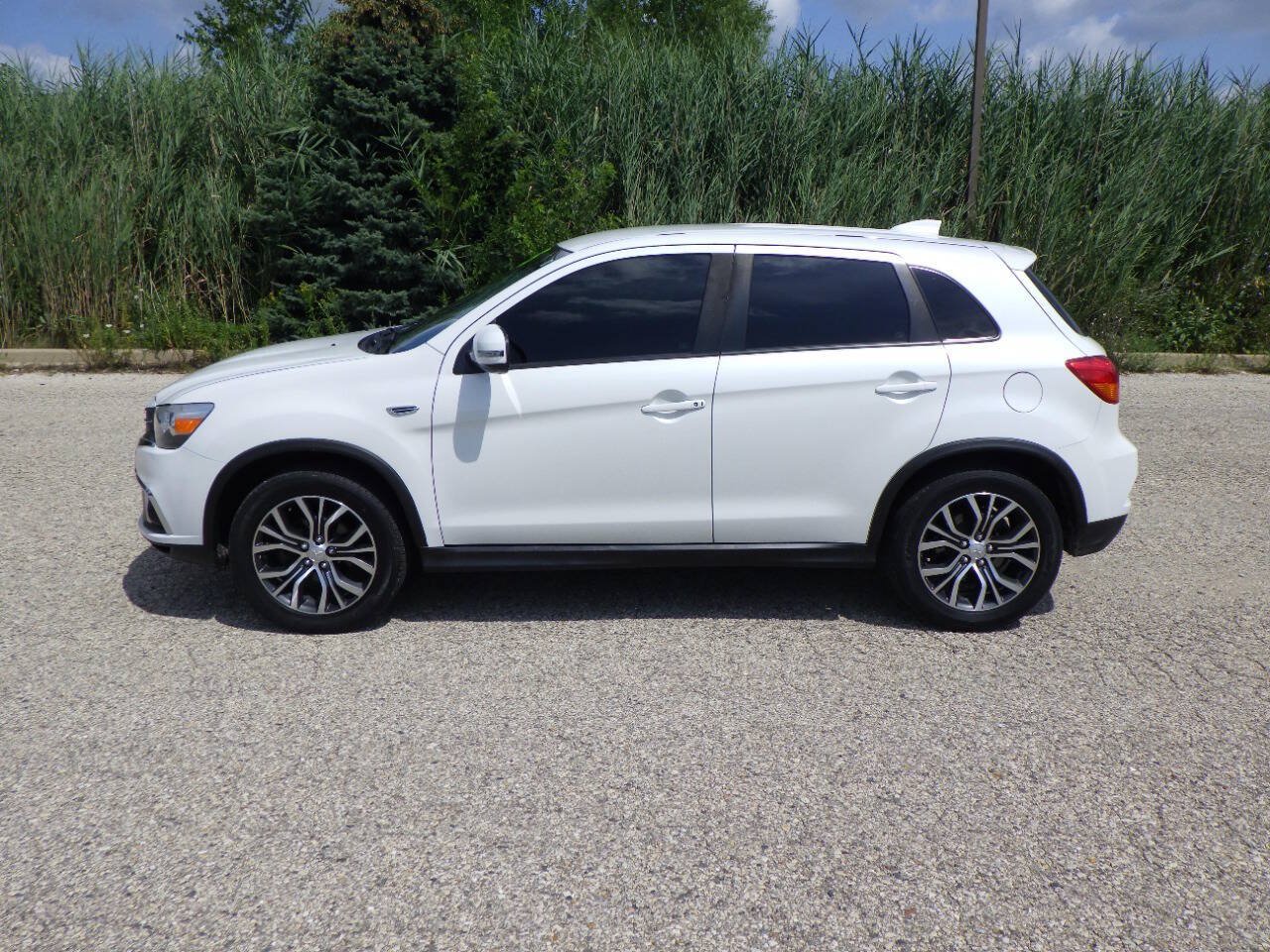 Used 2019 Mitsubishi Outlander Sport ES AWD/4WD image 2