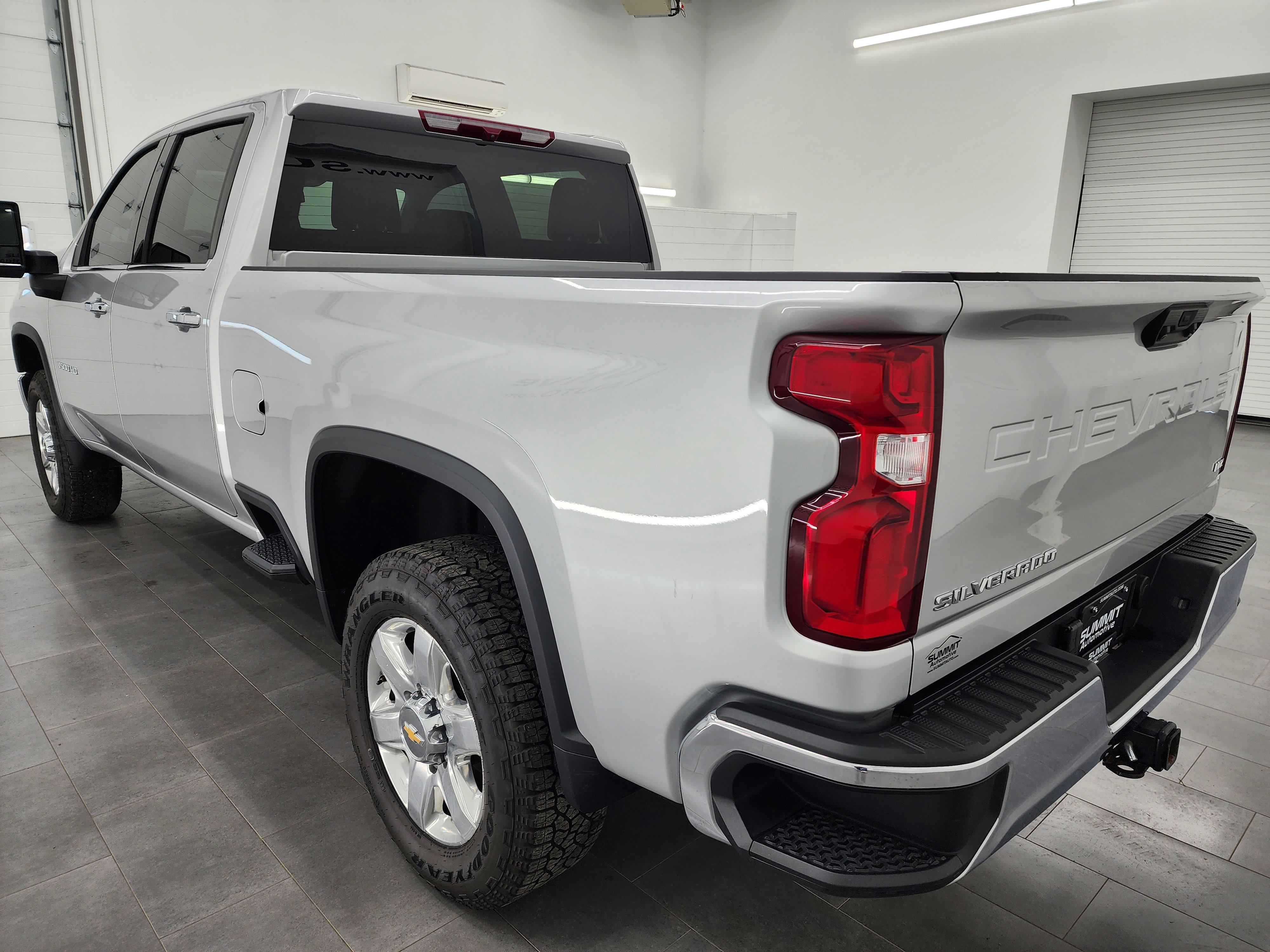 Used 2023 Chevrolet Silverado 3500 LTZ w/ Gooseneck/5TH Wheel Package AWD/4WD image 6