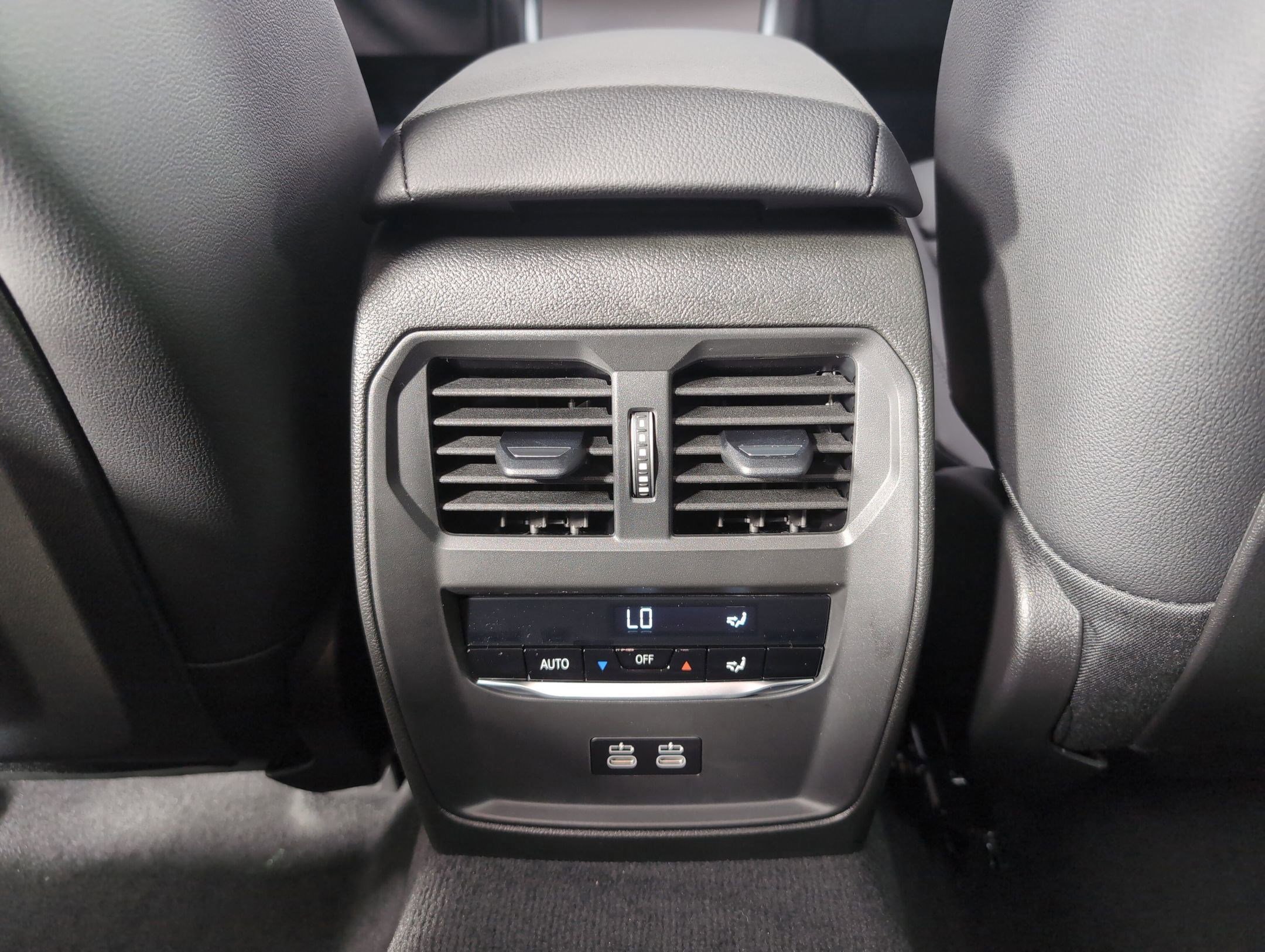 Used 2025 BMW 330i Sedan w/ Convenience Package image 29