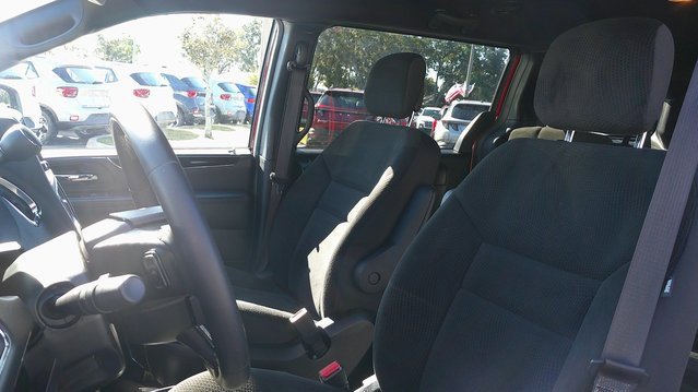 Used 2019 Dodge Grand Caravan SE image 5