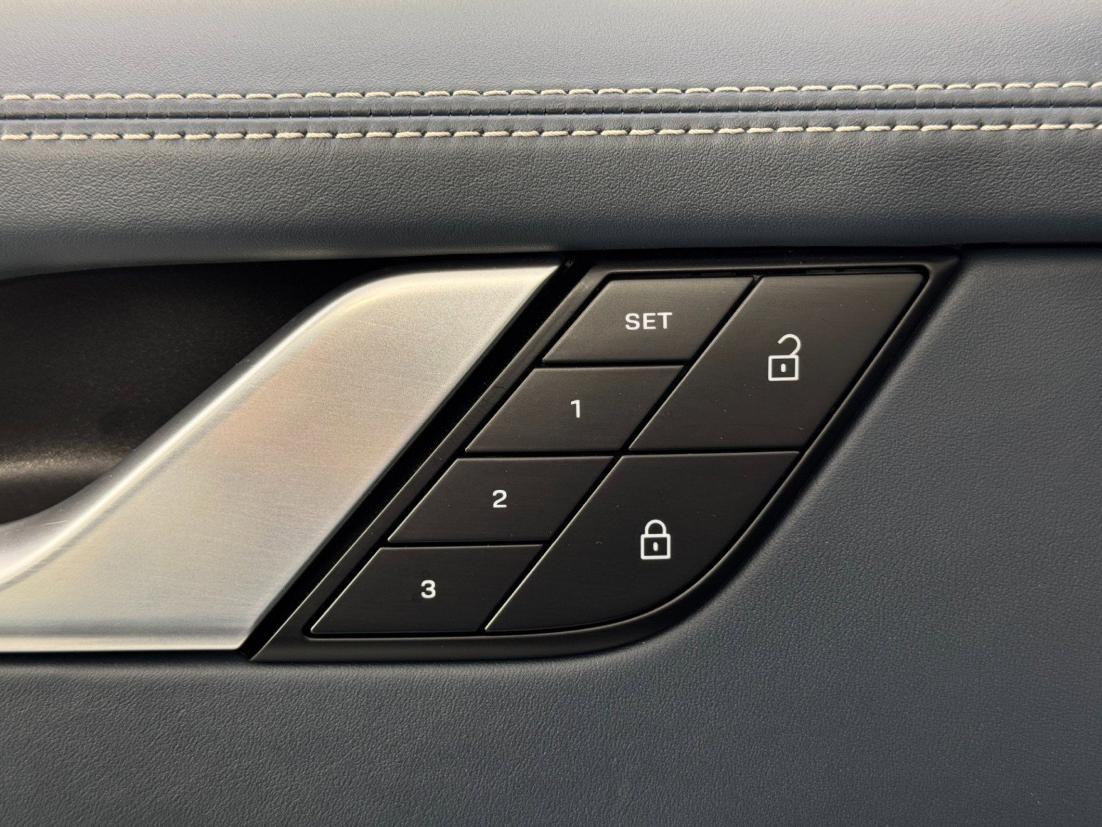 Used 2022 Porsche 911 Carrera image 16