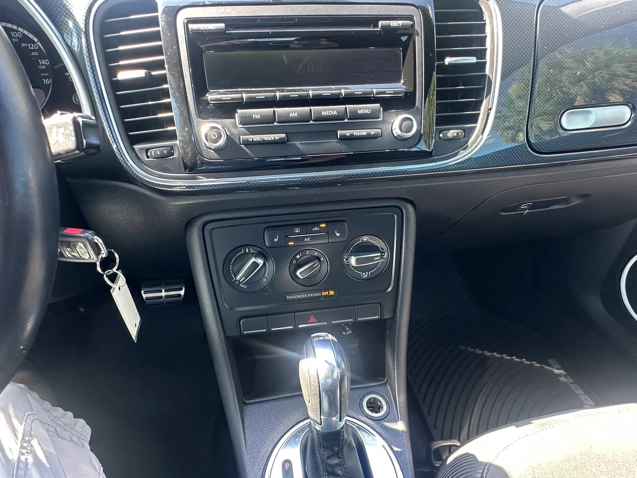 Used 2013 Volkswagen Beetle 2.0T FWD image 34