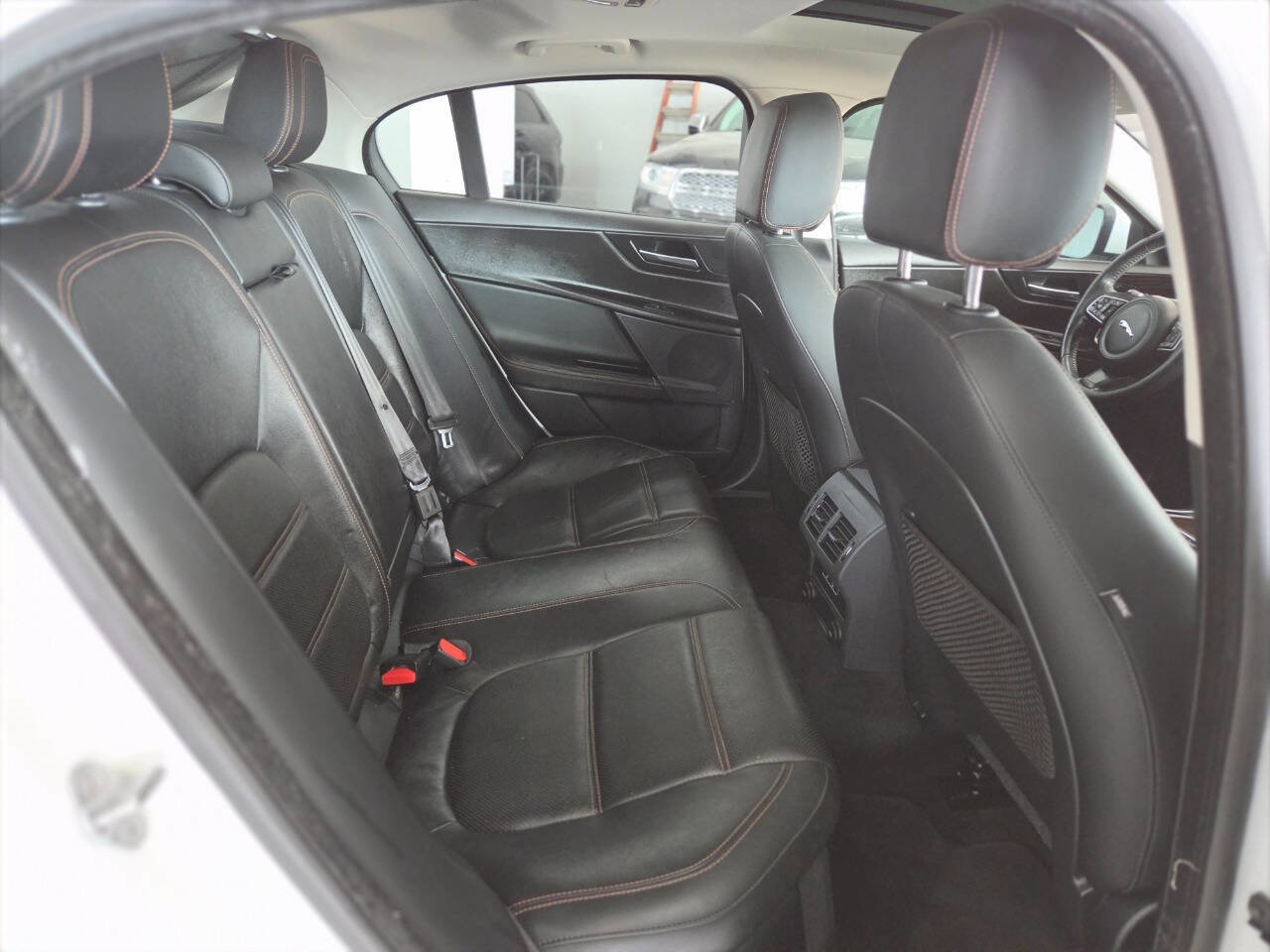 Used 2017 Jaguar XE Prestige RWD image 22