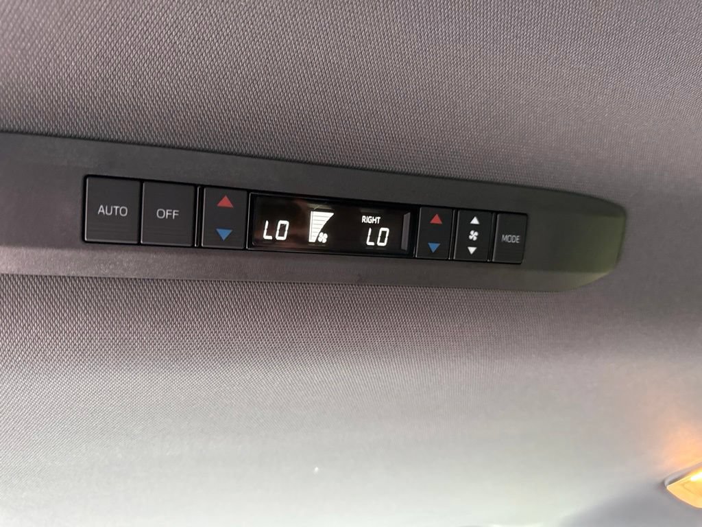 Used 2022 Toyota Sienna XSE w/ XSE Plus Package FWD image 19