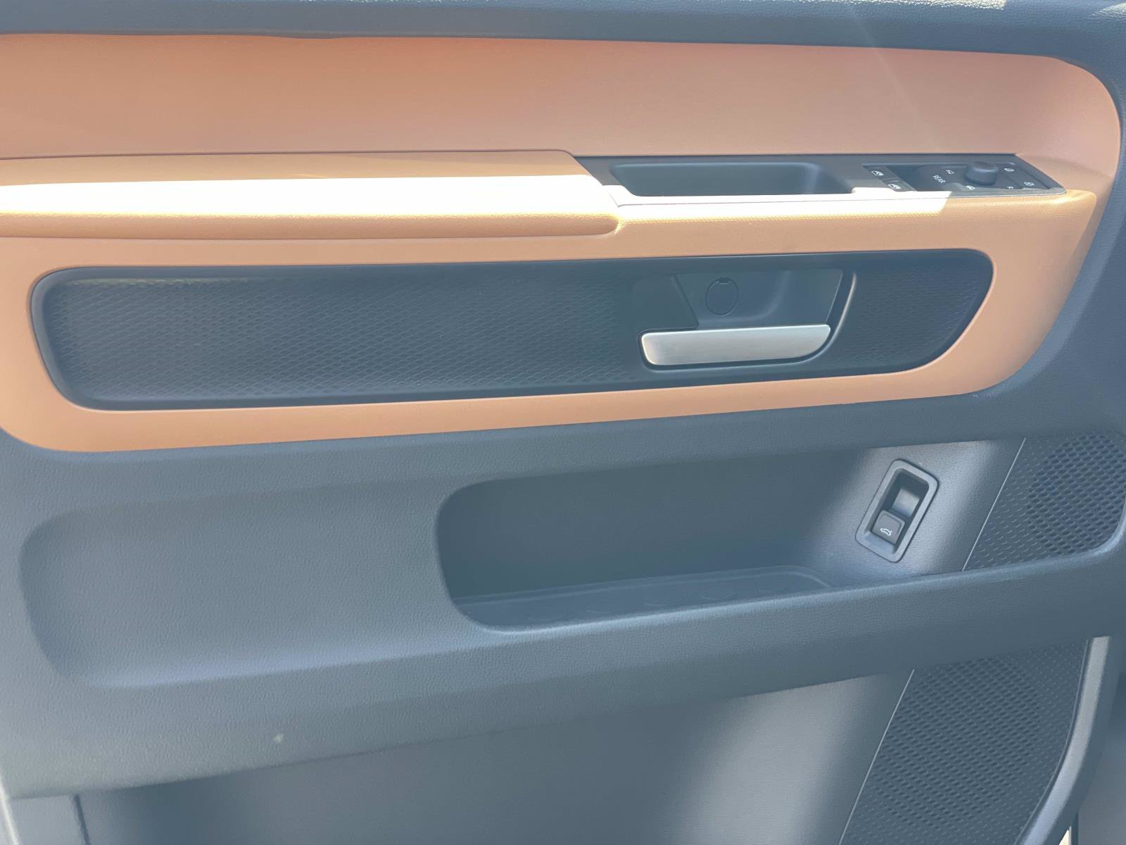 Certified 2025 Volkswagen ID. Buzz Pro S Plus AWD/4WD image 20