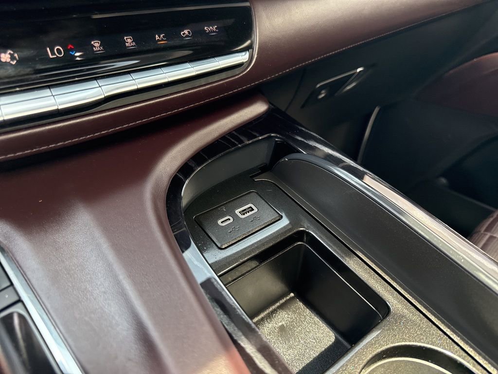 Used 2023 Cadillac Escalade ESV V AWD/4WD image 31