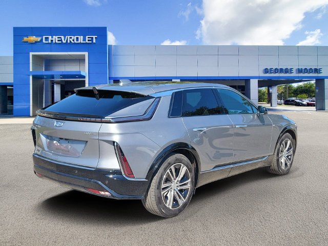 Used 2024 Cadillac Lyriq Luxury AWD/4WD image 4
