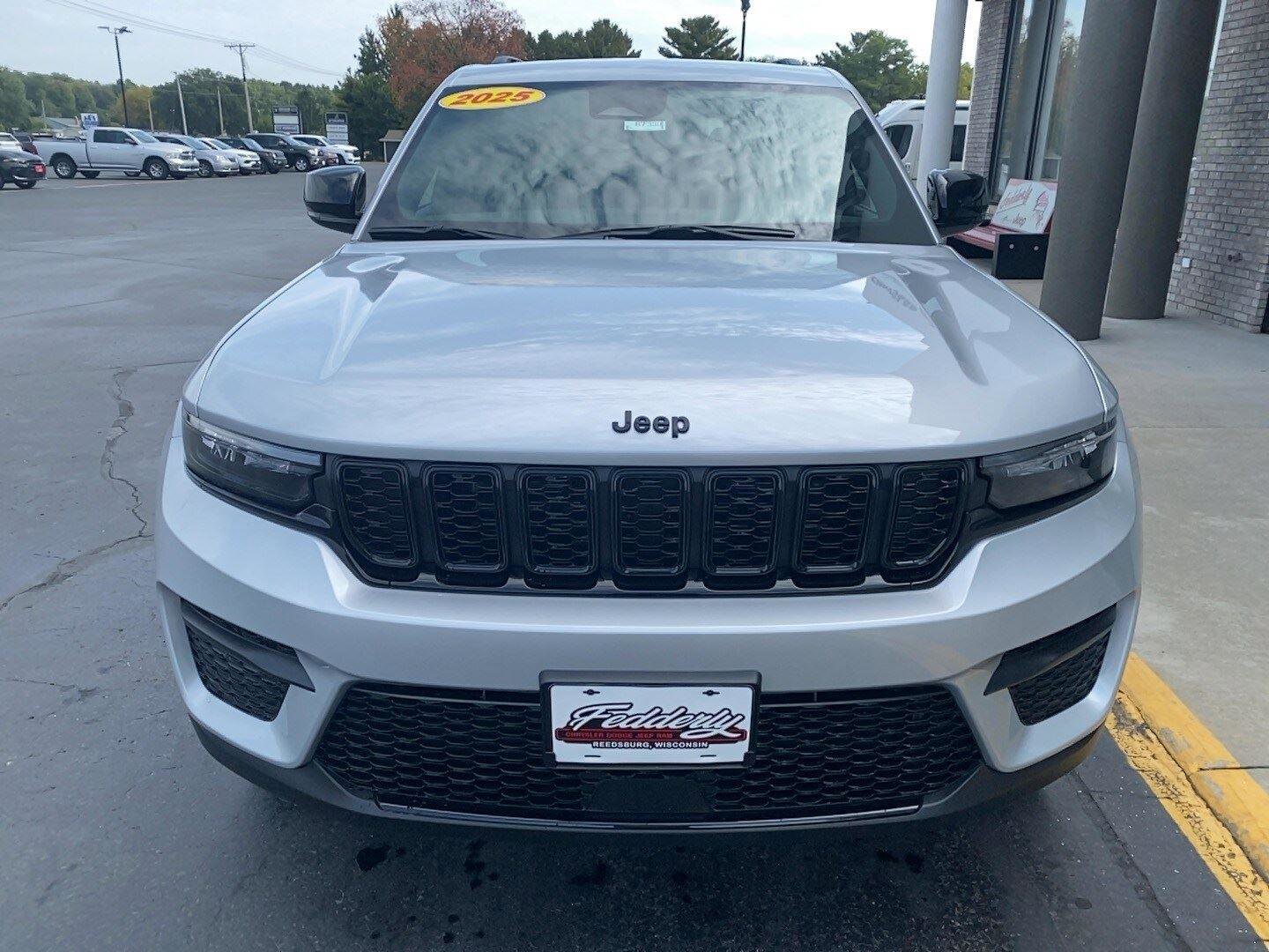 New 2025 Jeep Grand Cherokee Altitude image 2