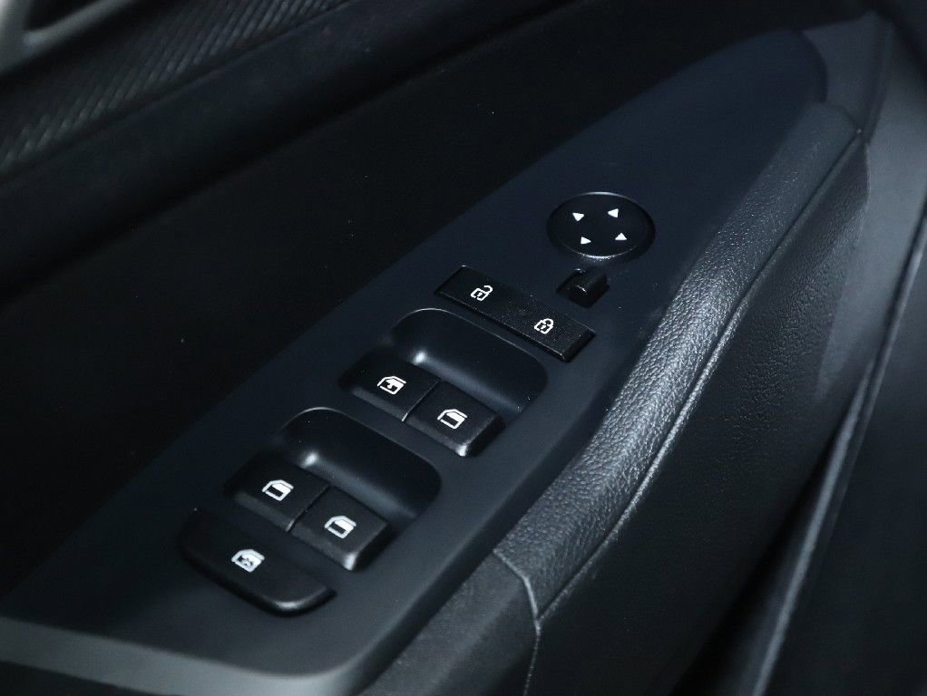 Used 2025 Kia Sportage LX AWD/4WD image 16