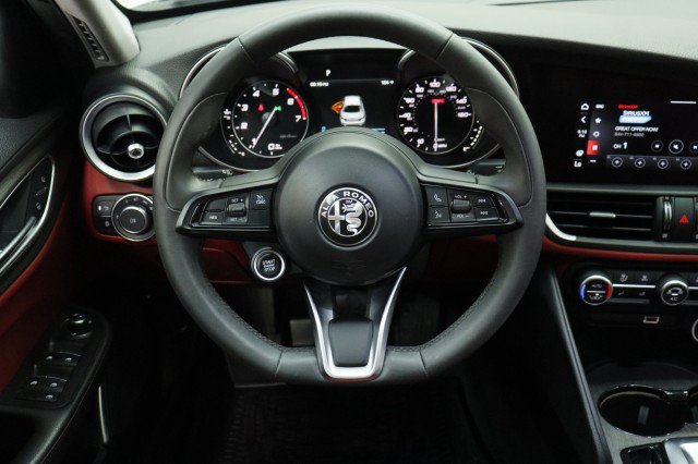 Used 2021 Alfa Romeo Giulia Ti RWD image 25