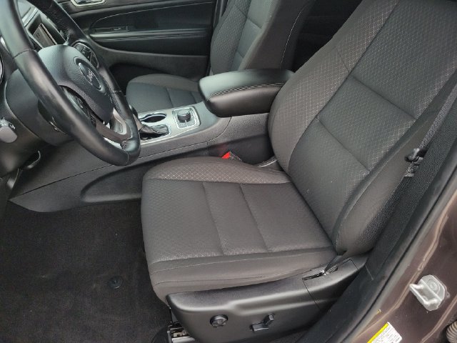 Used 2020 Jeep Grand Cherokee Laredo AWD/4WD image 16