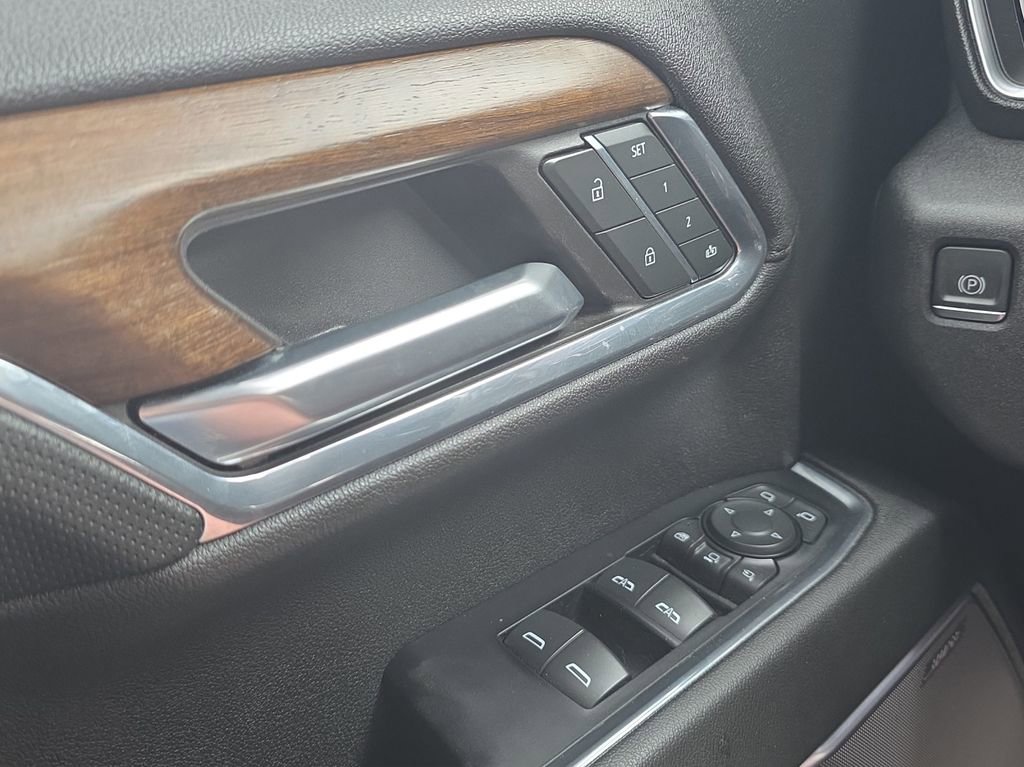 Used 2024 Chevrolet Silverado 2500 High Country w/ Technology Package AWD/4WD image 11