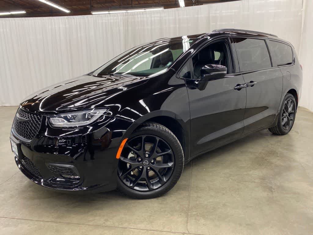 Used 2025 Chrysler Pacifica Limited