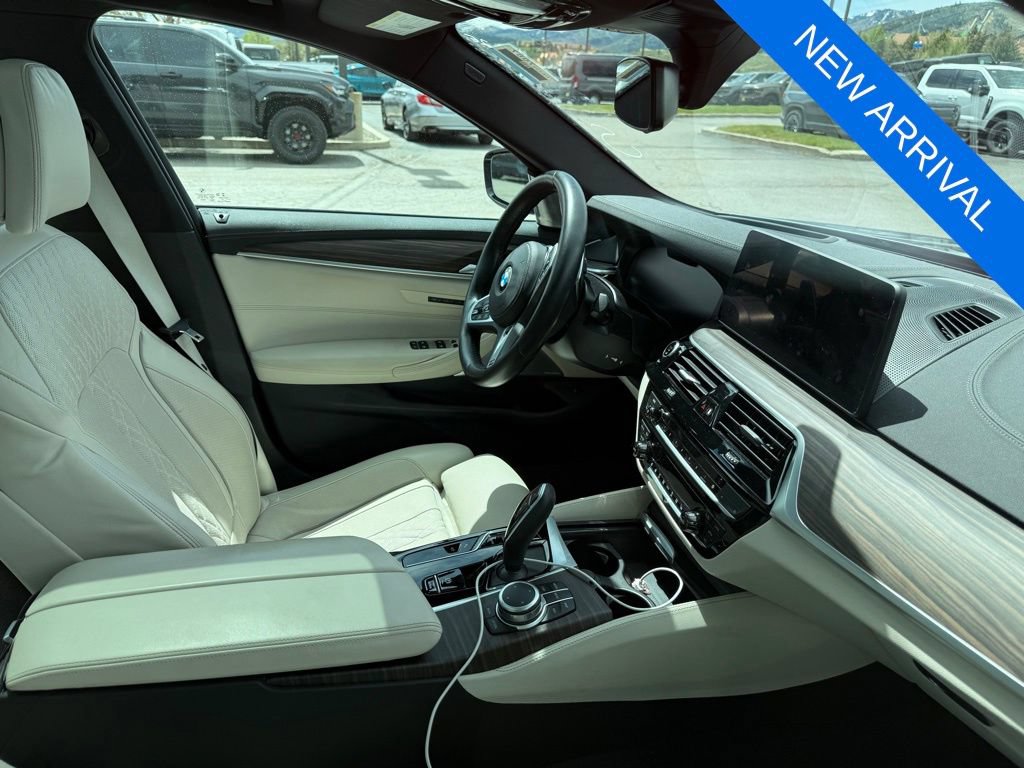 Used 2022 BMW M550i xDrive w/ Executive Package AWD/4WD image 11