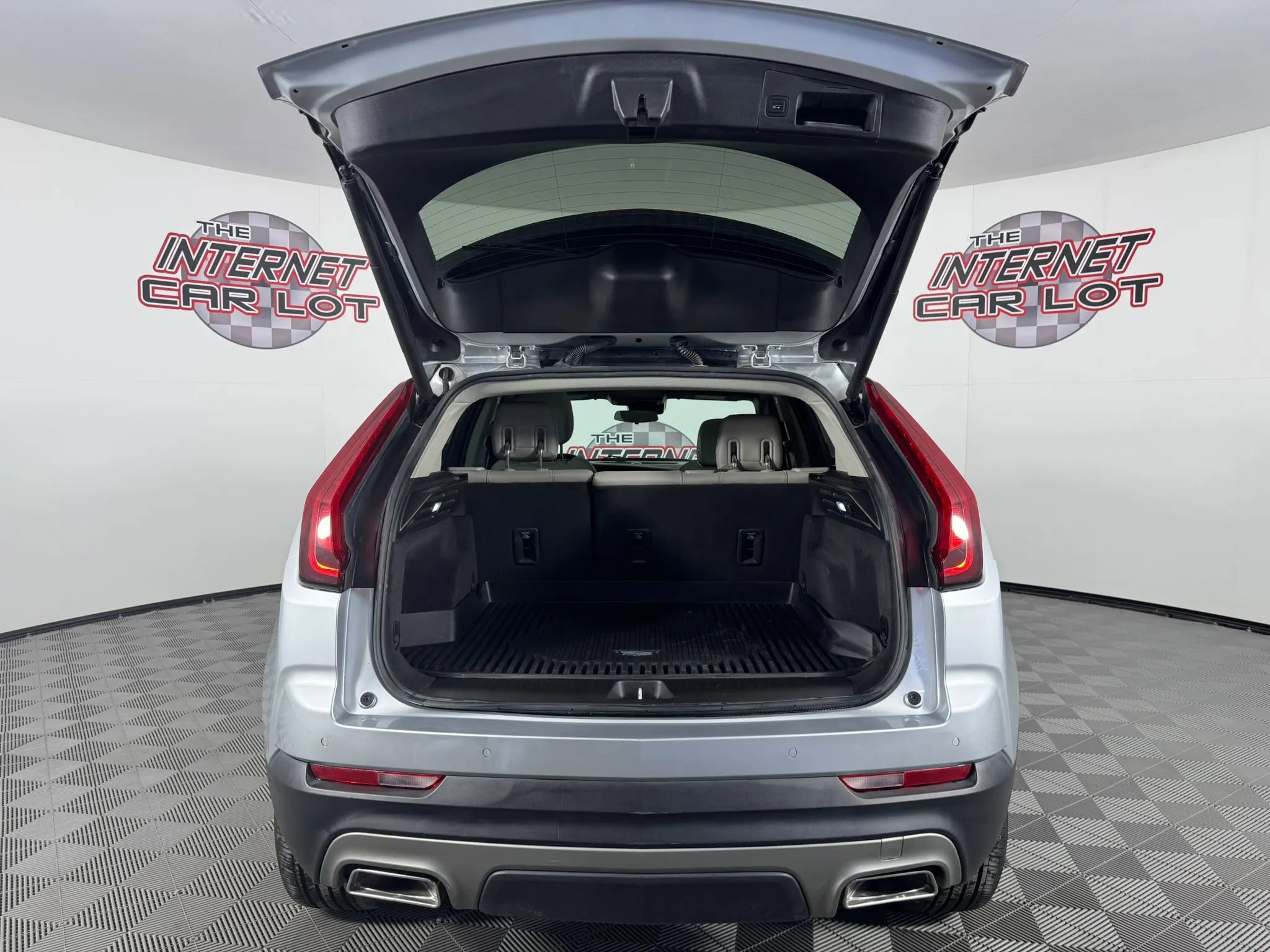 Used 2021 Cadillac XT4 Luxury w/ LPO, Onyx Sport Package AWD/4WD image 30