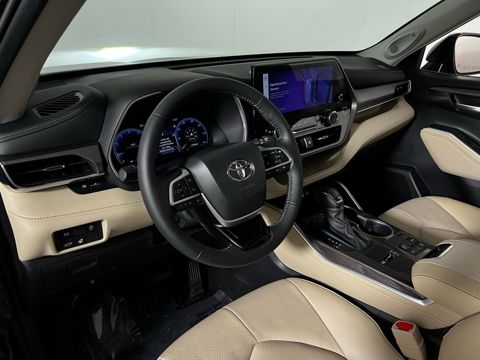 Certified 2025 Toyota Highlander Limited image 12