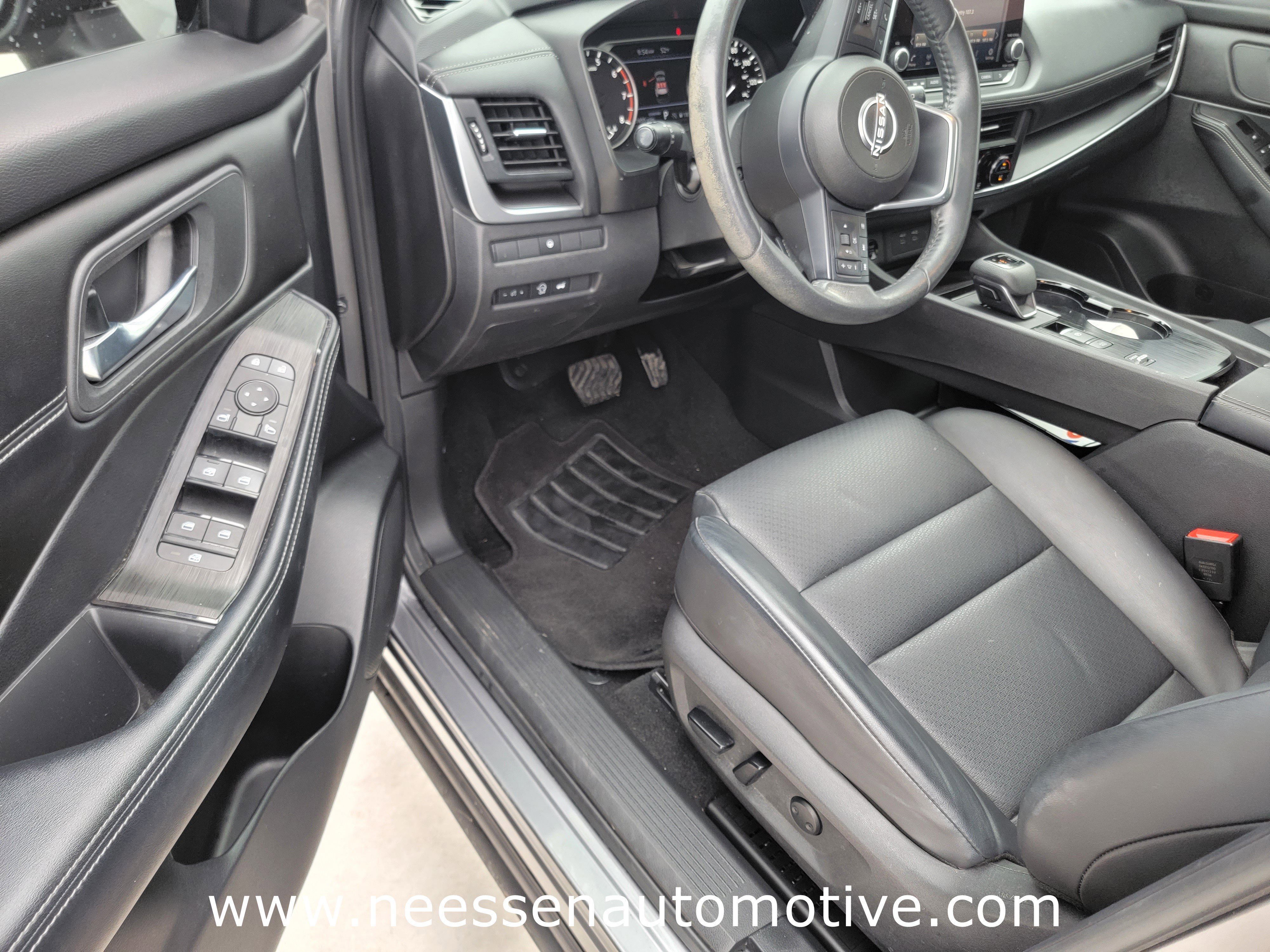 Used 2024 Nissan Rogue SV w/ SV Premium Package image 14