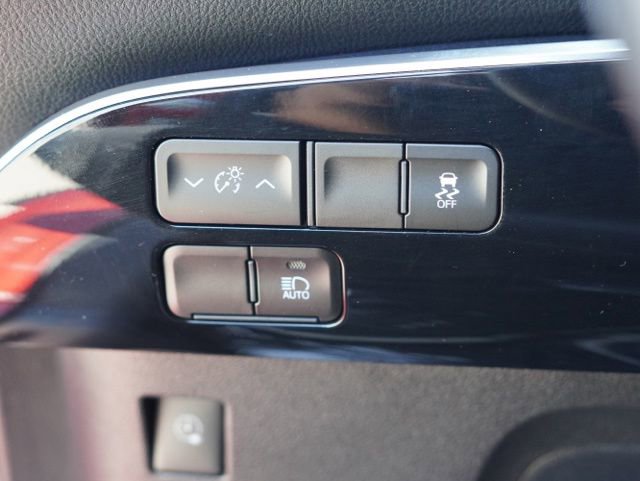Used 2021 Toyota Prius Prime XLE w/ Carpet Mat Package (TMS) FWD image 21