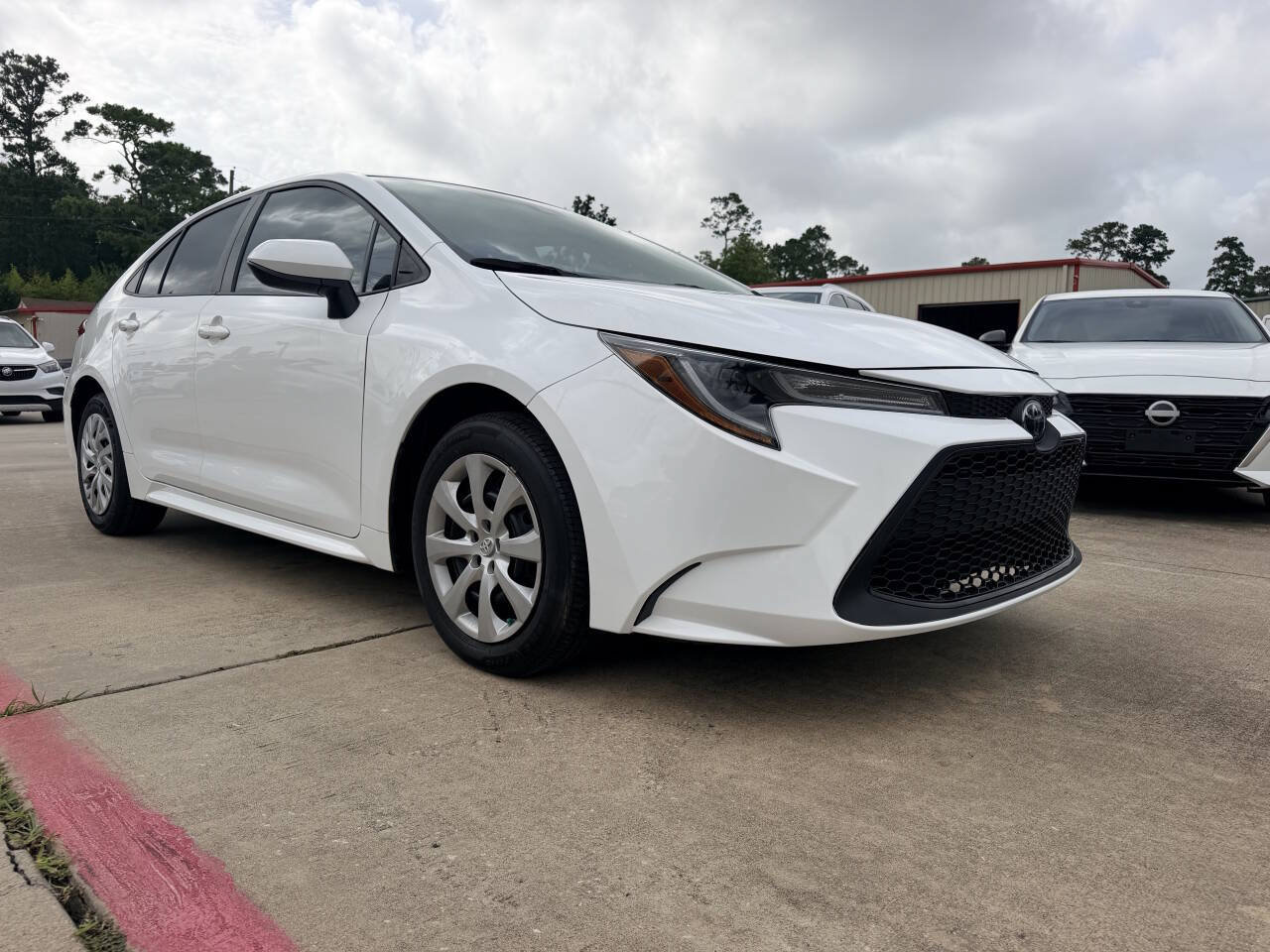 Used 2022 Toyota Corolla LE FWD image 4