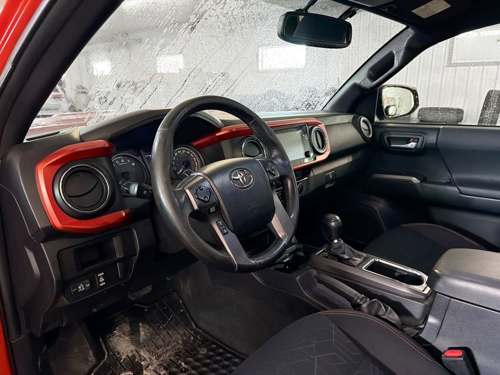 Used 2016 Toyota Tacoma TRD Sport AWD/4WD image 8