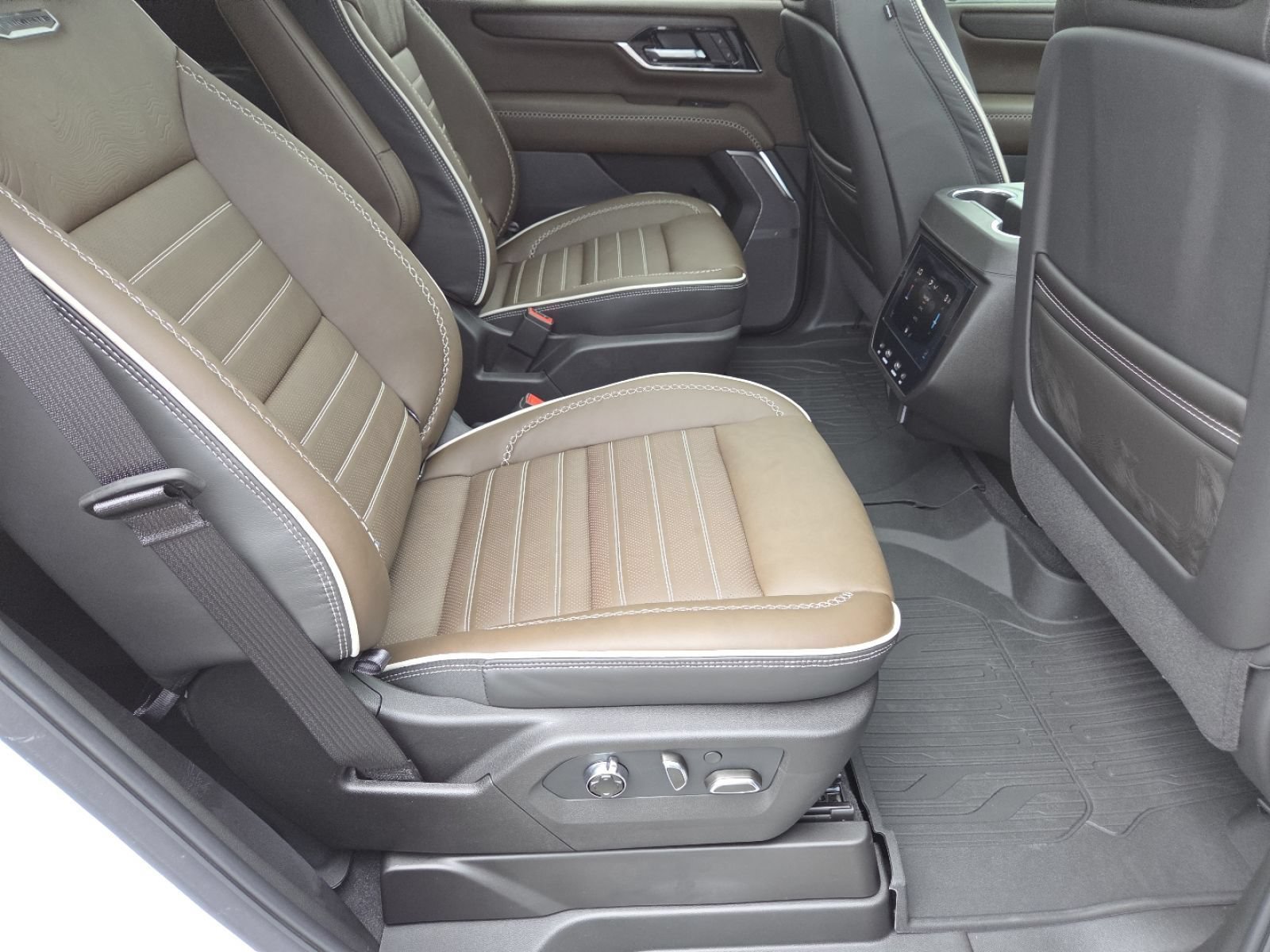 New 2026 GMC Yukon Denali Ultimate AWD/4WD image 27