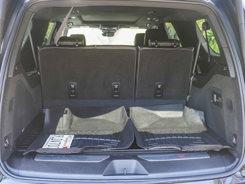 Used 2024 Cadillac Escalade ESV Premium Luxury image 31