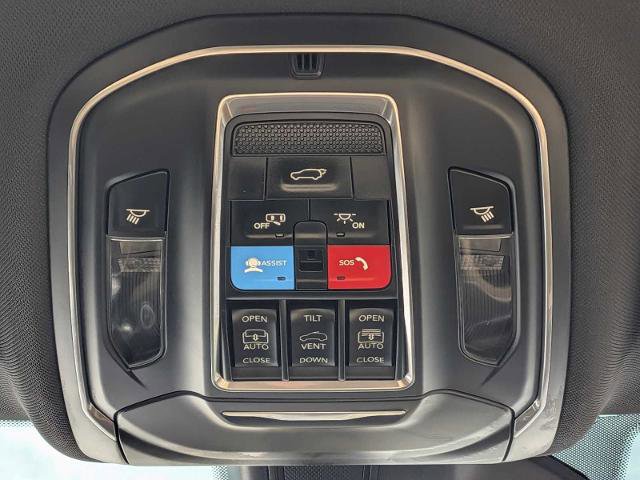 Used 2025 Jeep Grand Cherokee Limited w/ Luxury Tech Group II image 24