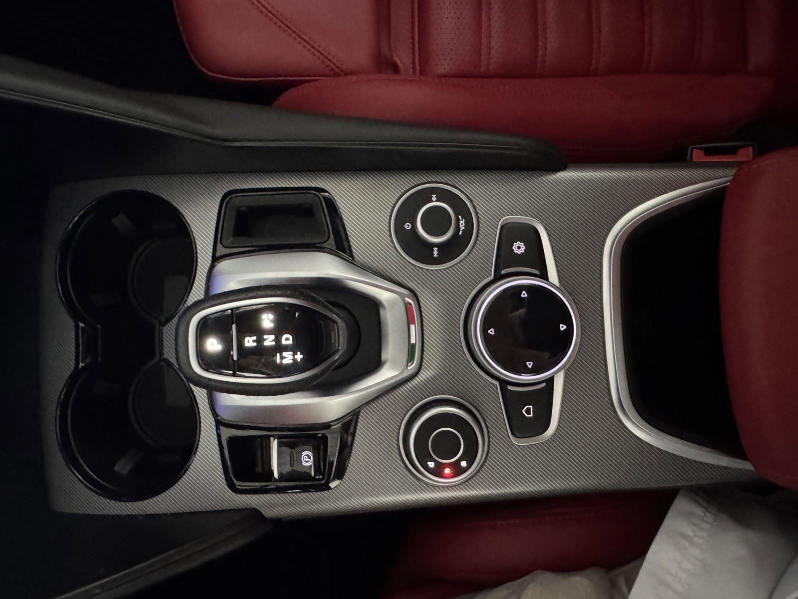 Used 2024 Alfa Romeo Giulia Veloce RWD image 18