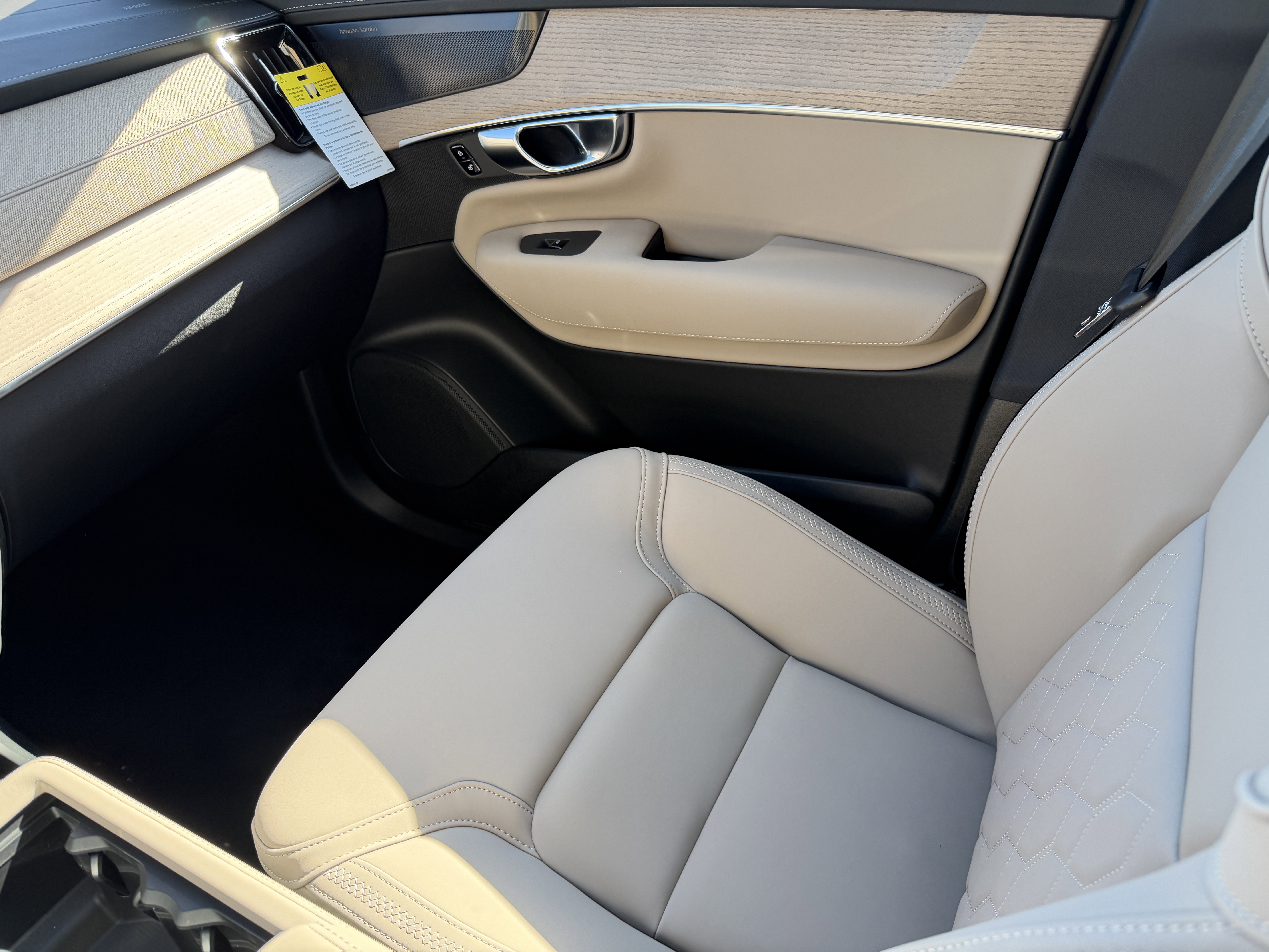 New 2026 Volvo XC90 B6 Plus image 14