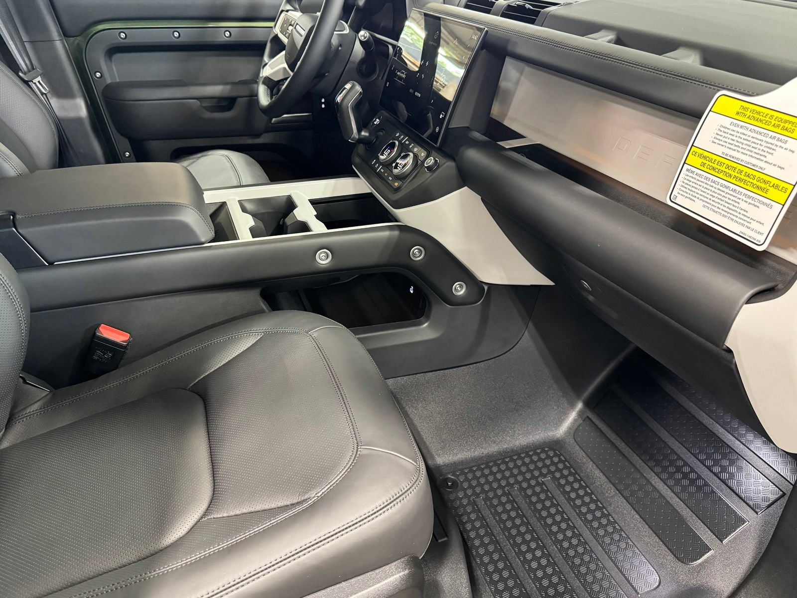 New 2026 Land Rover Defender 110 X-Dynamic SE AWD/4WD image 48