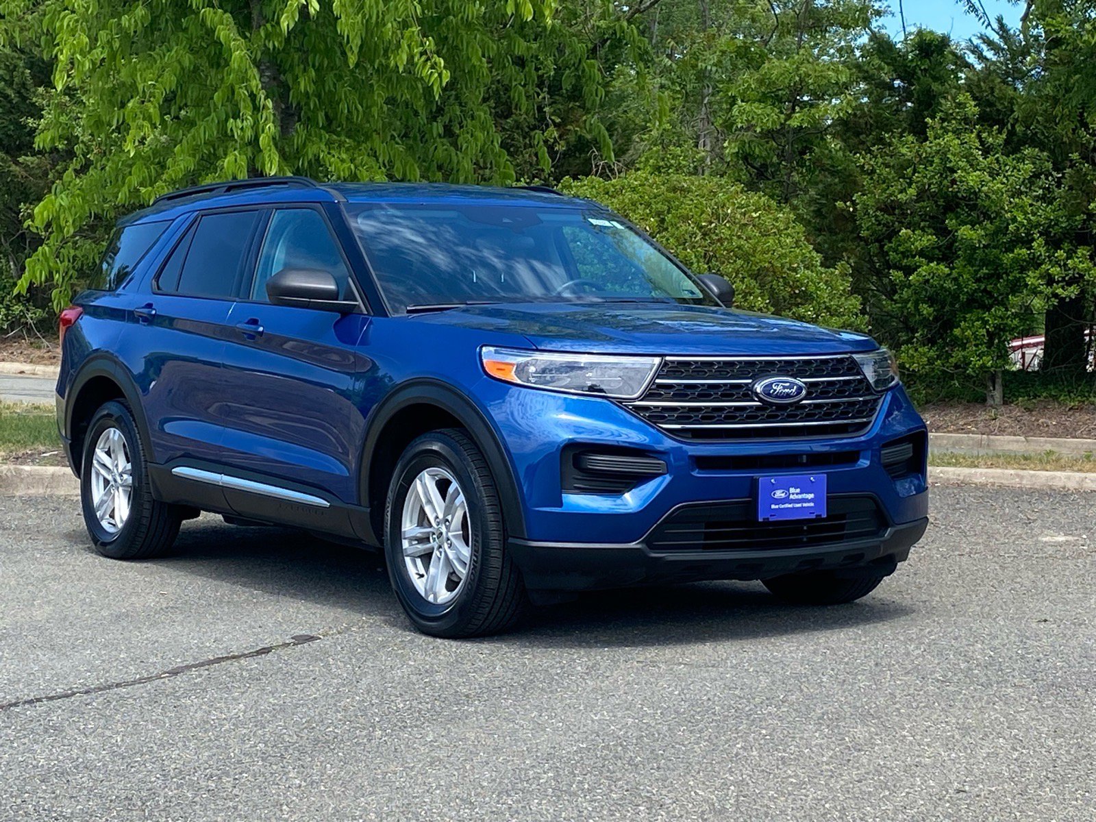 Certified 2023 Ford Explorer XLT AWD/4WD image 2