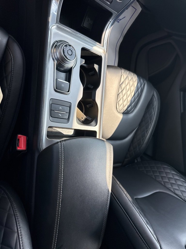 Used 2024 Ford Edge Titanium image 33