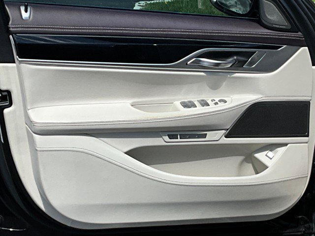 Used 2017 BMW 750i RWD image 32