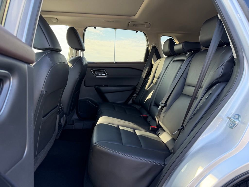 Used 2021 Nissan Rogue SL w/ Premium Package image 16