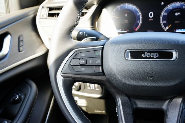 Certified 2025 Jeep Grand Cherokee Limited w/ Luxury Tech Group II image 14