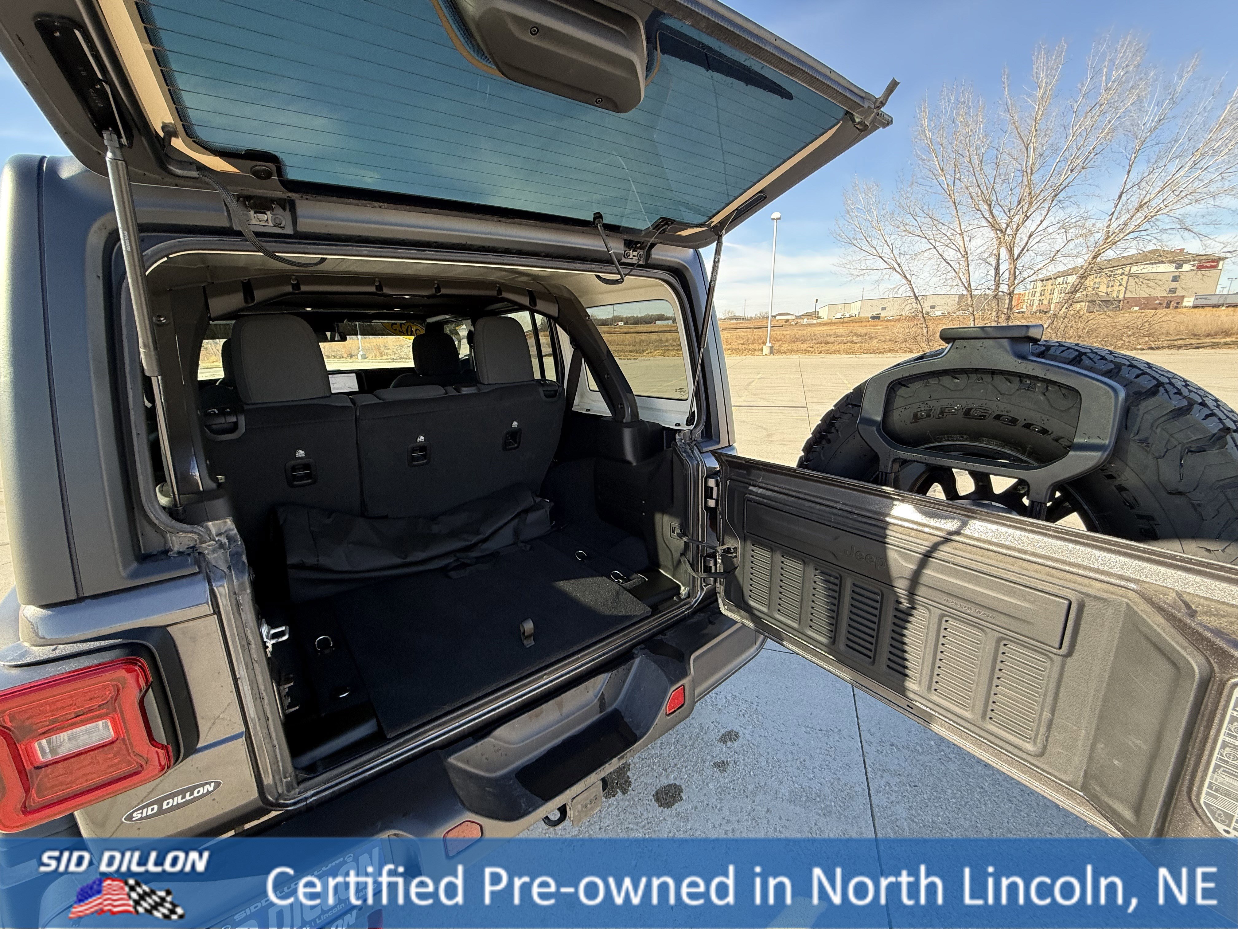 Used 2025 Jeep Wrangler Unlimited Rubicon w/ XTREMEE 35" Tire Package image 11