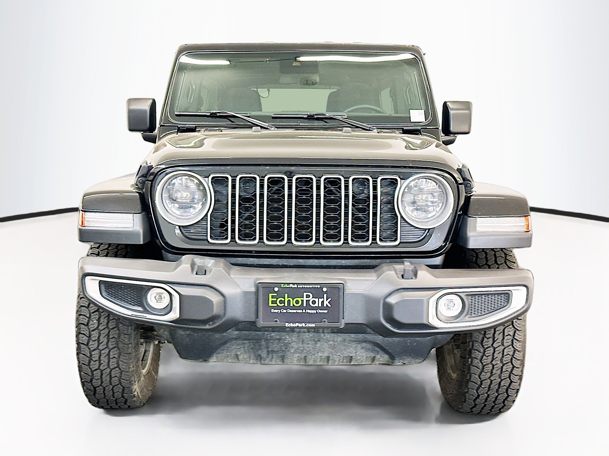 Used 2025 Jeep Wrangler Unlimited Sahara AWD/4WD image 2