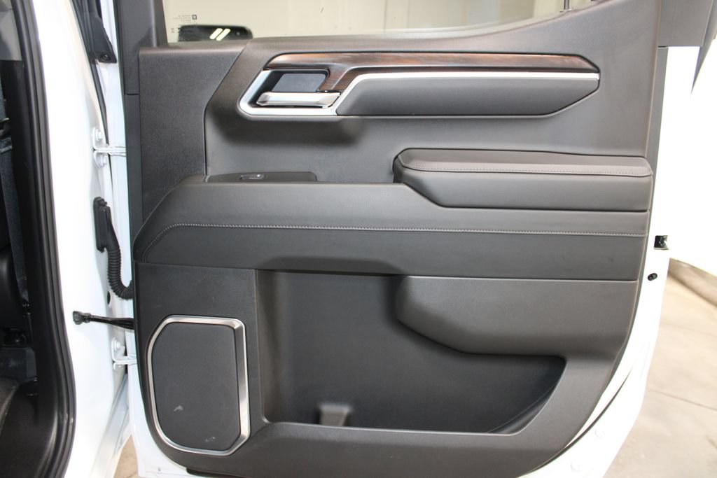 Used 2025 GMC Sierra 1500 SLT AWD/4WD image 34